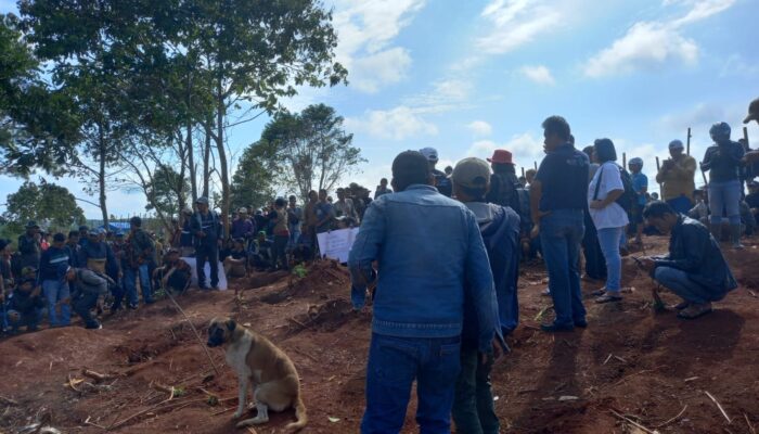 Ratusan Penambang rakyat yang tergabung dalam Koperasi Produsen Ratu Jaya Perkasa menggelar acara deklarasi bertempat dilokasi objek perjuangan tambang Cibuluh