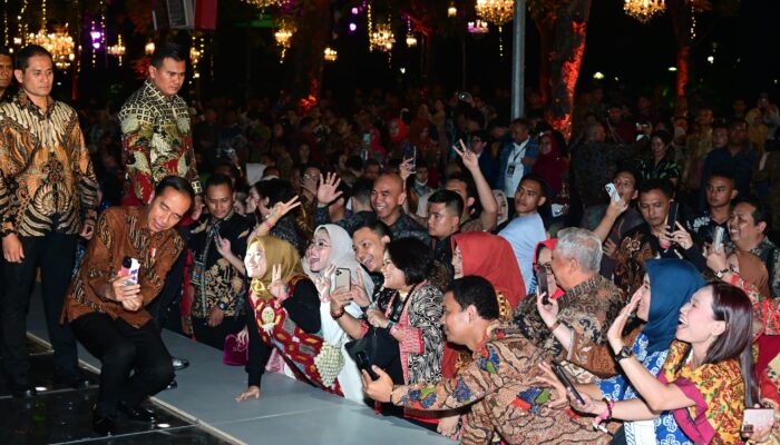 Pegelaran Istana Batik di Depan Istana Merdeka Jakarta 1 Oktober 2023.
