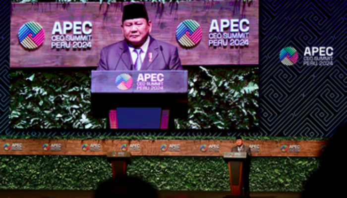 Presiden Republik Indonesia, Prabowo Subianto, menyampaikan pidato utama dalam acara APEC CEO Summit di National Grand Theater Peru.