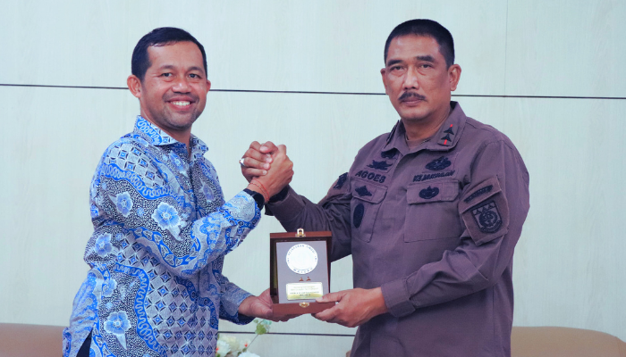 PLN wilayah Maluku, Maluku Utara, dan Papua melakukan kunjungan silaturahmi ke Kejati Maluku. Pertemuan ini bahas penguatan kerja sama antar institusi dalam layanan publik.