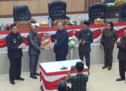 Wali Kota Sorong Septinus Lobat Serahkan KUA dan PPAS Perubahan RAPBD Tahun 2025 Kepada DPRK Sorong