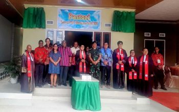 Mewakili Wali Kota, Staf Ahli Ekonomi dan Pembangunan Resmikan Pastori GKI Oikumene