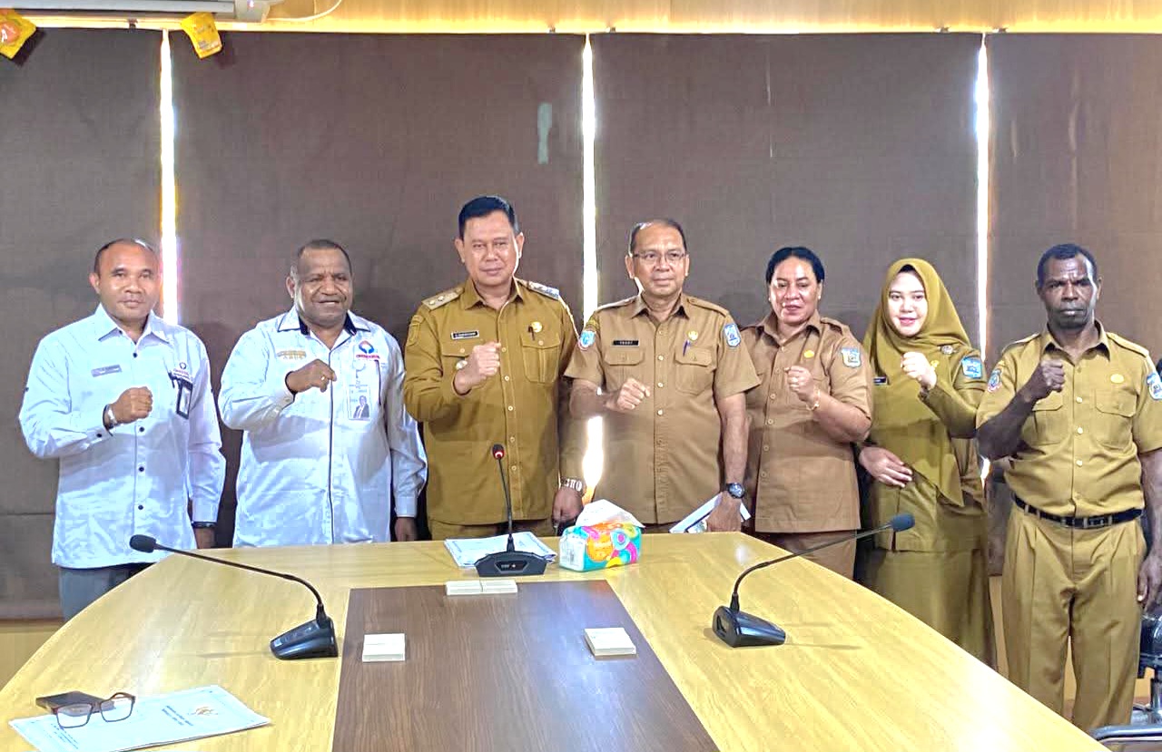 Ombudsman Serahkan Hasil Pengawasan Pengelolaan Sampah dan ODGJ kepada Pemkot Sorong