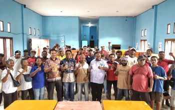 Dukung Perikanan Rakyat, Gubernur Elisa Kambu Serahkan 37 Coolbox kepada Nelayan OAP