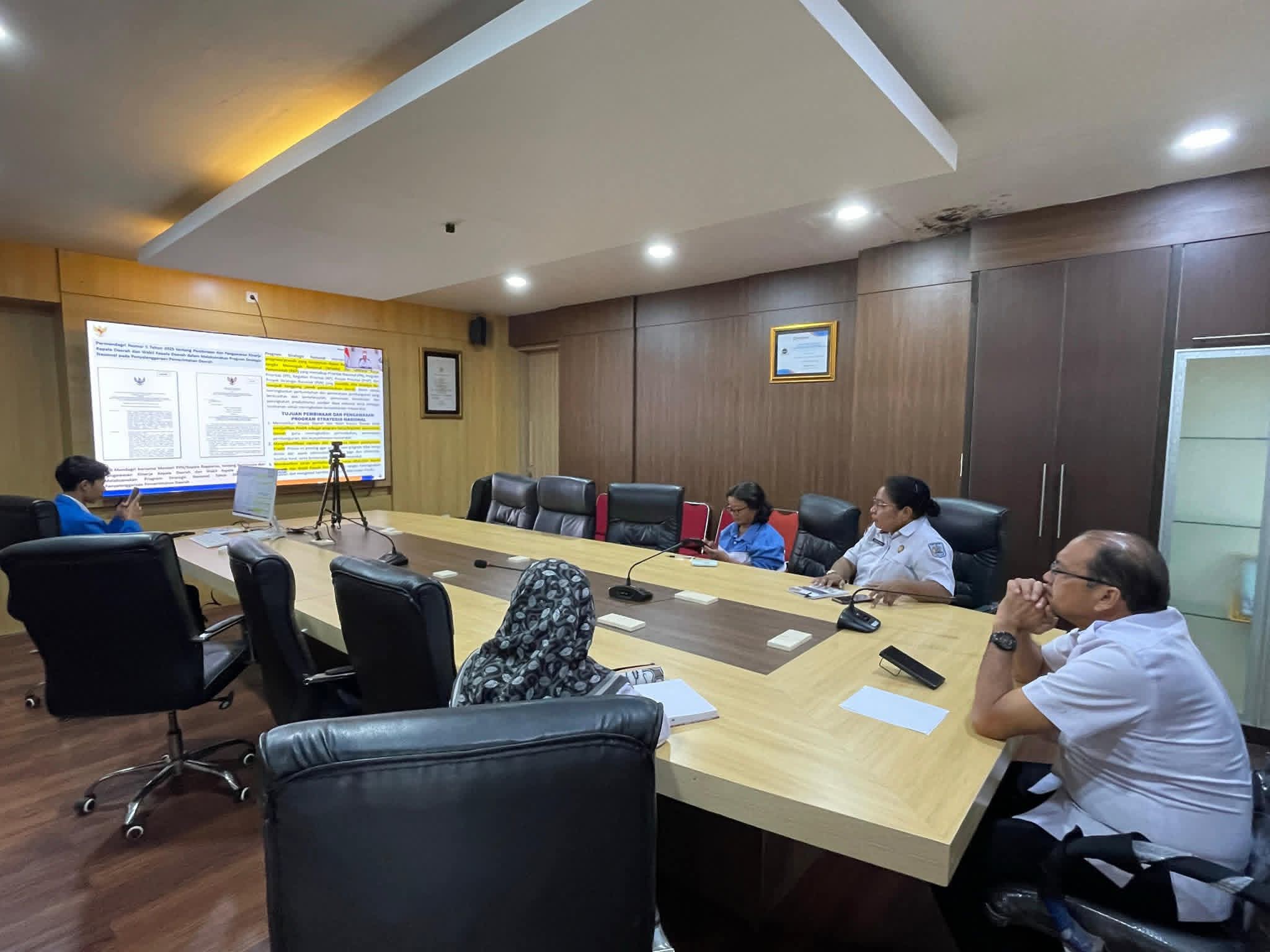 Plt Sekda Sorong Hadiri Zoom Kemendagri, Tegaskan Komitmen Laporan Kinerja ProSN