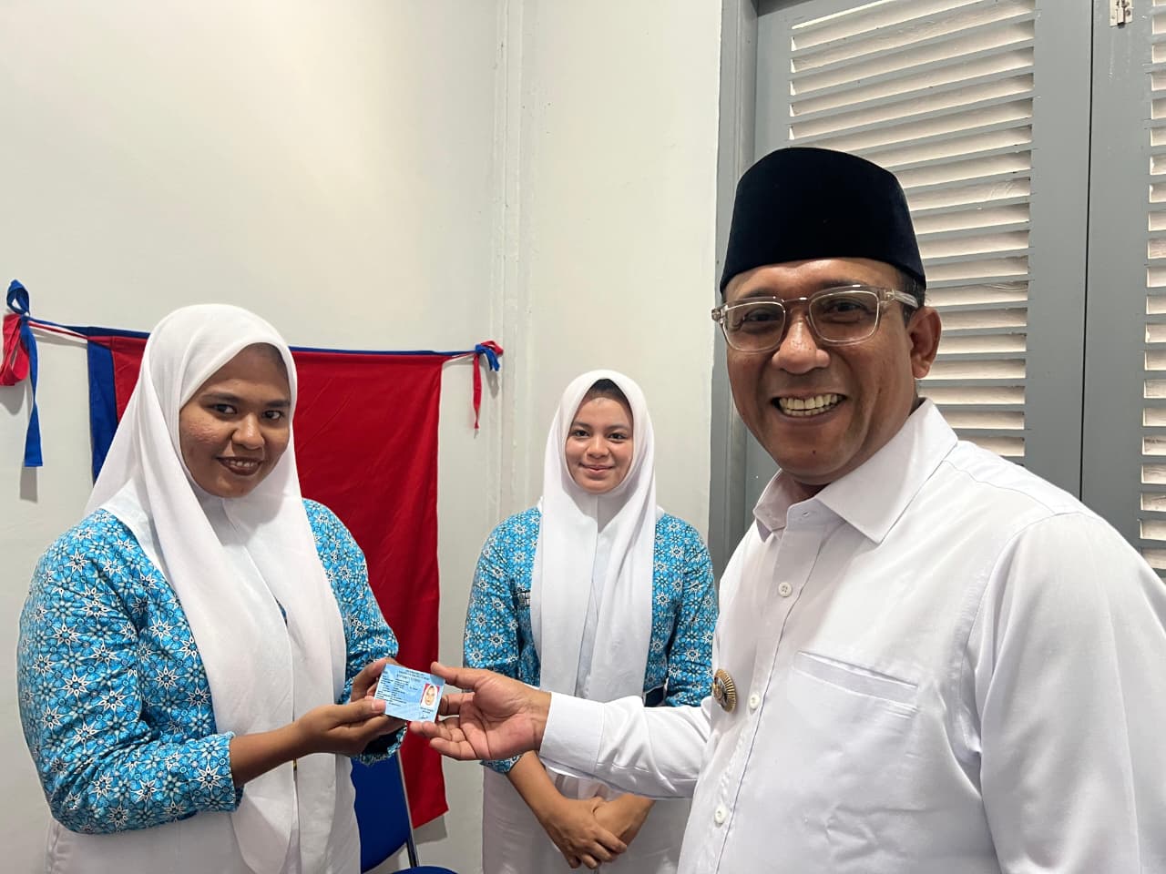 Launching Layanan Rekam dan Cetak E-KTP di Banda, Bupati Zulkarnain Dekatkan Pelayanan Adminduk ke Masyarakat