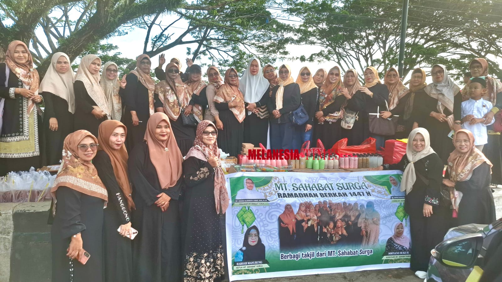 Pembagian Takjil Majelis Taklim Sahabat Surga di Bandara Deo, Perkuat Kepedulian Sosial di Bulan Ramadhan