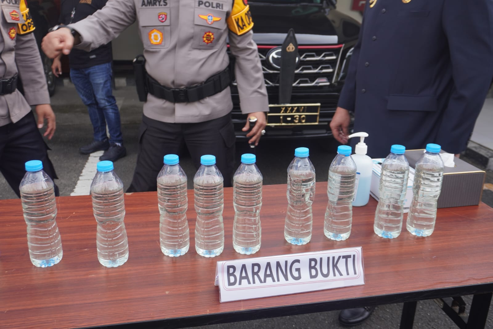 Pemusnahan 140 Liter Miras Ilegal Warnai Apel Siaga Operasi Ketupat 2026 di Kota Sorong