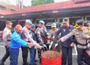 Pemusnahan 170 Liter Miras Ilegal Warnai Apel Siaga Operasi Ketupat 2026 di Kota Sorong