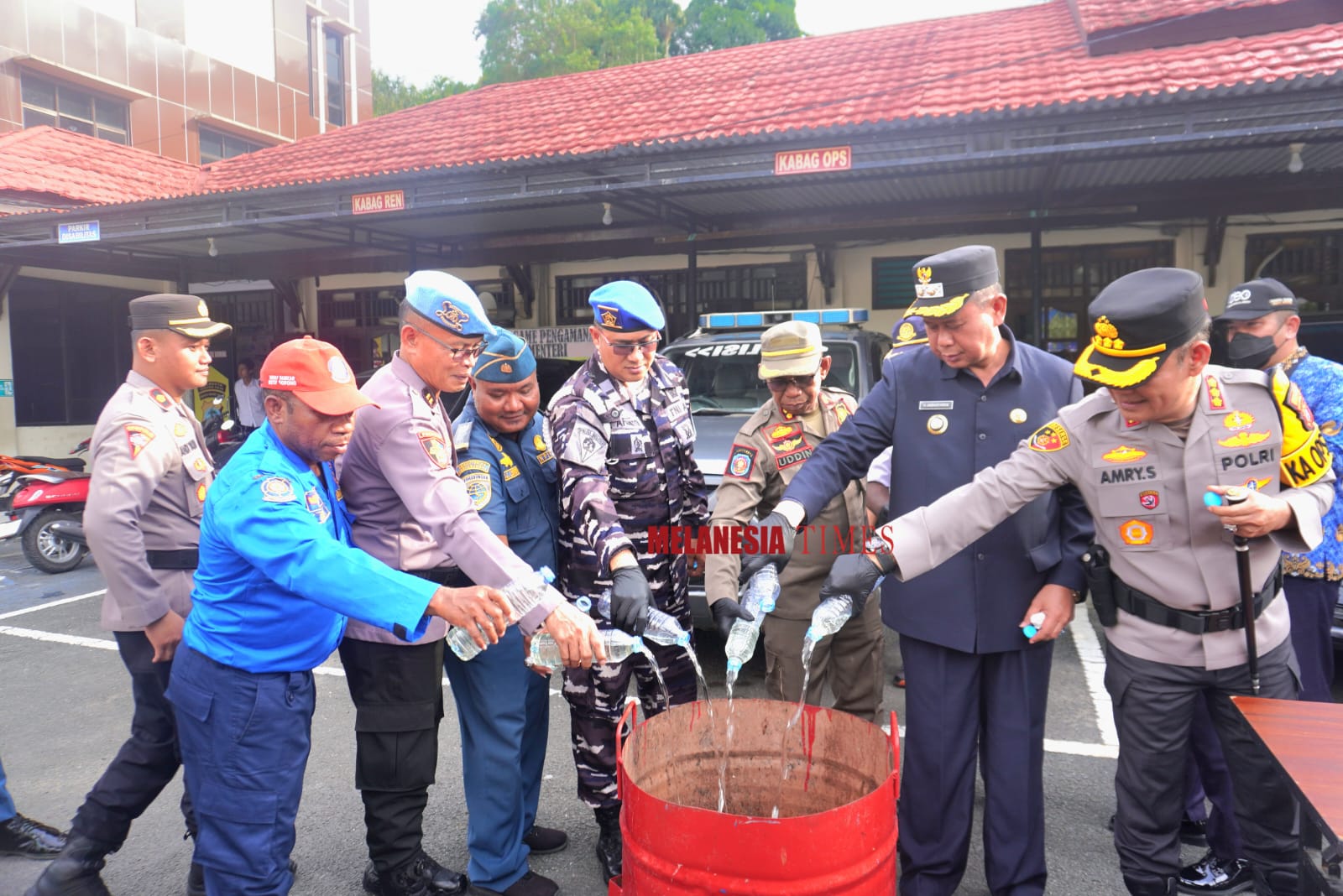 Pemusnahan 140 Liter Miras Ilegal Warnai Apel Siaga Operasi Ketupat 2026 di Kota Sorong