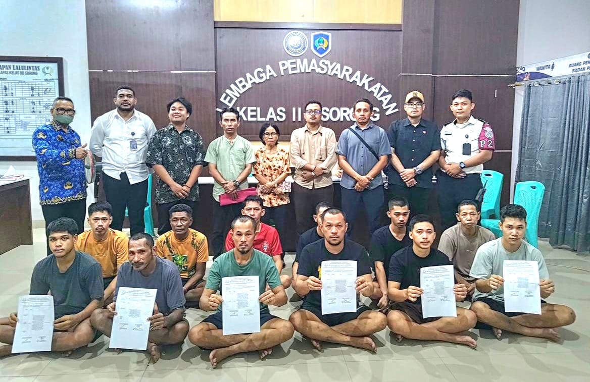 Tambang Emas Ilegal di Tambrauw Terbongkar, 12 Tersangka Resmi Dilimpahkan ke Kejari Sorong