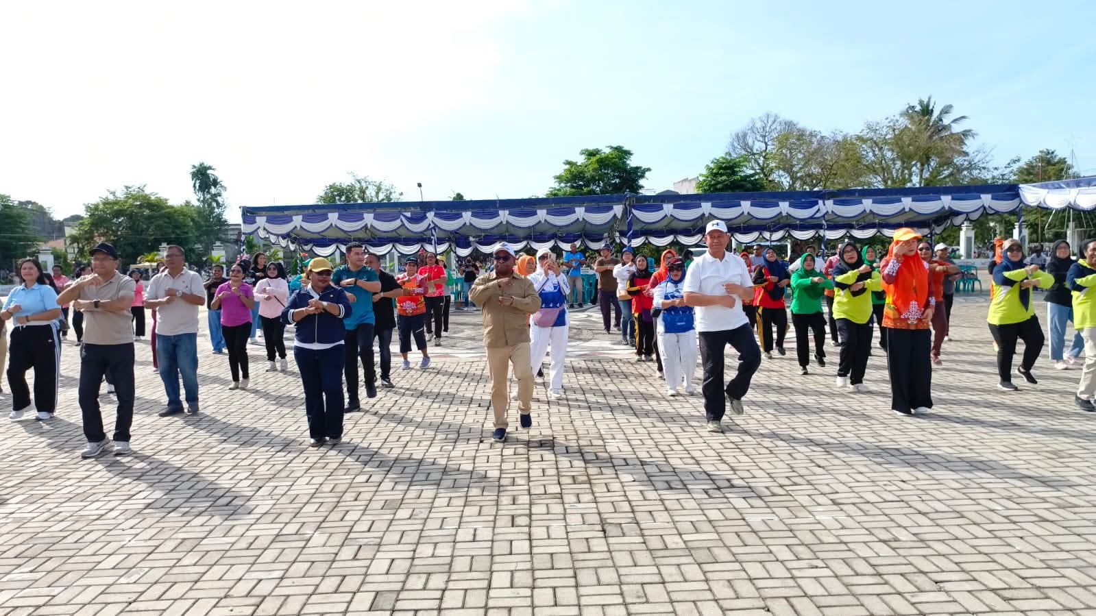 Peringati HKG PKK ke-54, ASN Kota Sorong Antusias Ikuti Senam dan Layanan Kesehatan Gratis