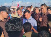 Blusukan ke Pasar Jembatan Puri Kota Sorong, Wapres Gibran Borong Dagangan dan Serap Aspirasi Warga