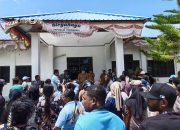 Suasana Tegang dan Adu Mulut Warnai Halaman Kantor BKPSDM Kabupaten Raja Ampat, Buntut Ketidakpastian SK Bupati