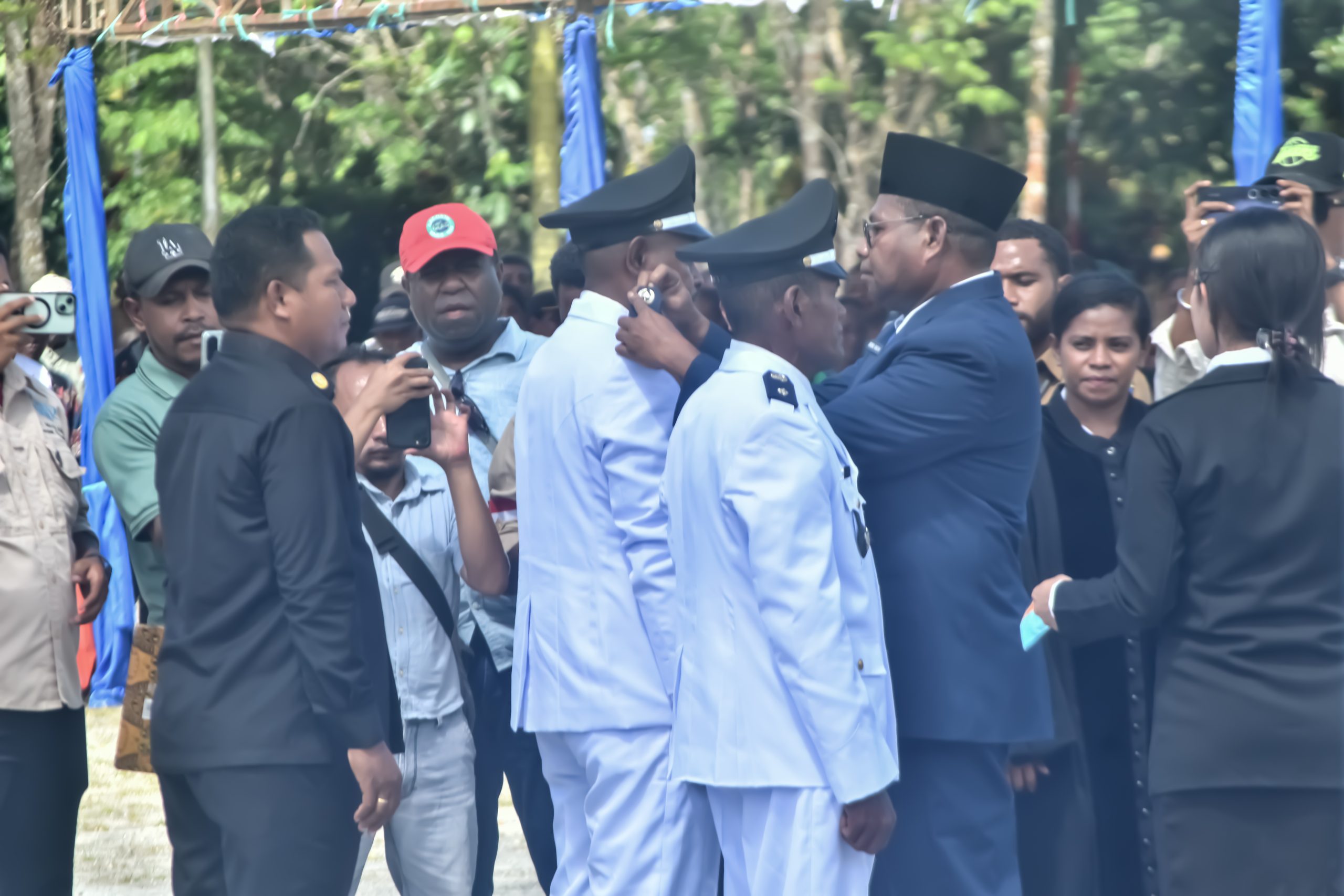 Bupati Orideko Burdam Lantik Kepala Desa se-Kabupaten Raja Ampat