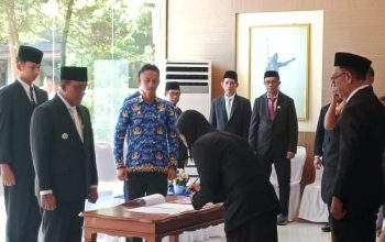 Bupati Zulkarnain Lantik 43 Kepala Sekolah Di Lingkup Pemda Malteng