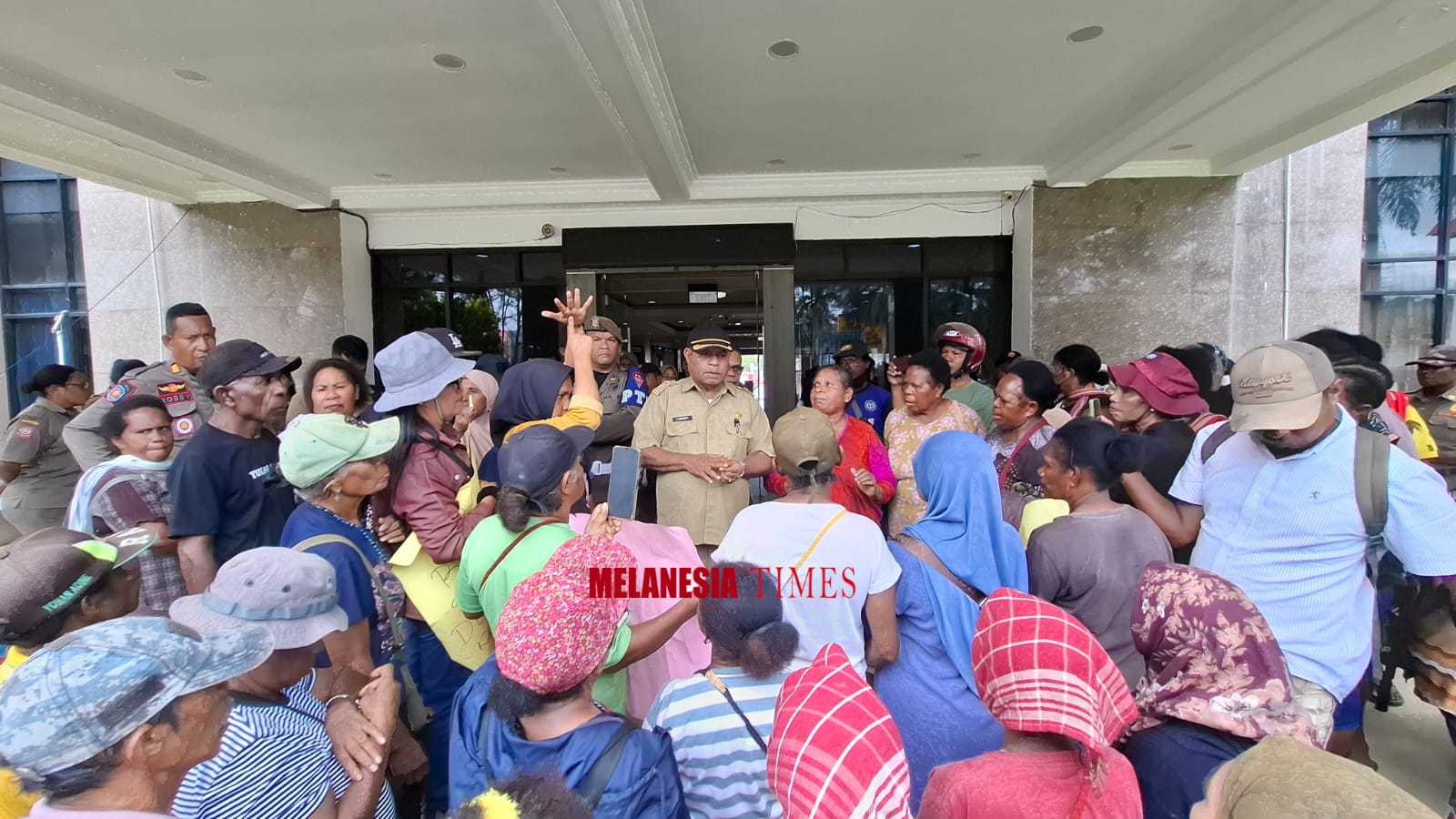 Mama Papua Datangi Kantor Wali Kota Sorong, Tuntut Perhatian Pemerintah untuk Pasar Modern Rufei
