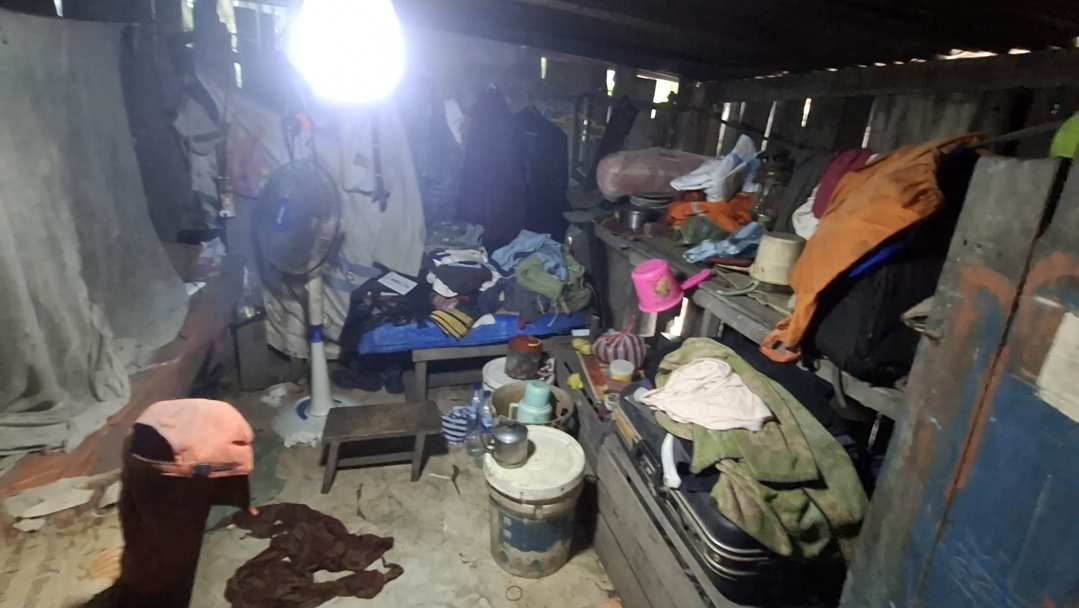Abdullah Gazam Kunjungi Warga yang Tinggal di Gubuk Sejak 1957, Salurkan Bantuan dan Janji Rehab Rumah