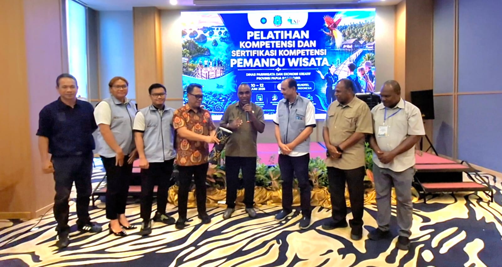Pemandu Wisata Papua Barat Daya Kantongi Sertifikat Kompetensi Nasional, Siap Bersaing di Tingkat Nasional