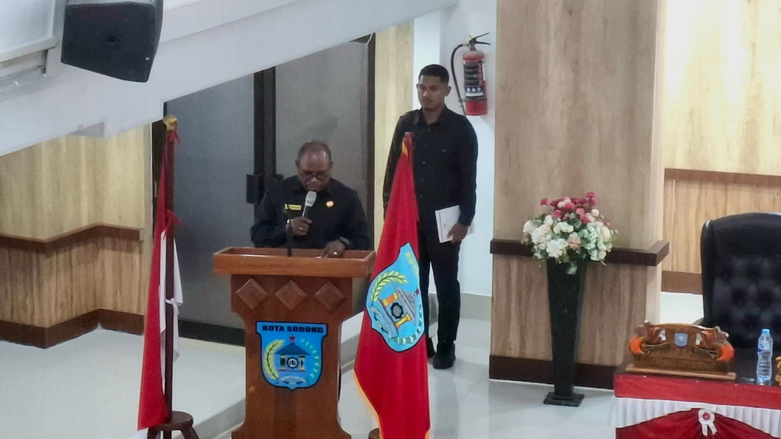 Wali Kota Sorong Serahkan dan Bahas Raperda Tahun 2026, Tekankan Pentingnya Regulasi Berkualitas untuk Pembangunan Daerah