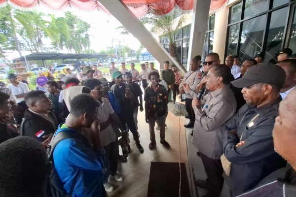 Mahasiswa Ultimatum DPR Kota Sorong: Tolak MBG, Desak Tarik Militer dari Tanah Papua