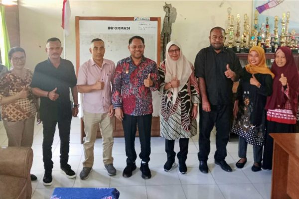 Wabup Malteng Apresiasi Dedikasi Pegawai Kelurahan Ampera, Janji Benahi Fasilitas Pelayanan