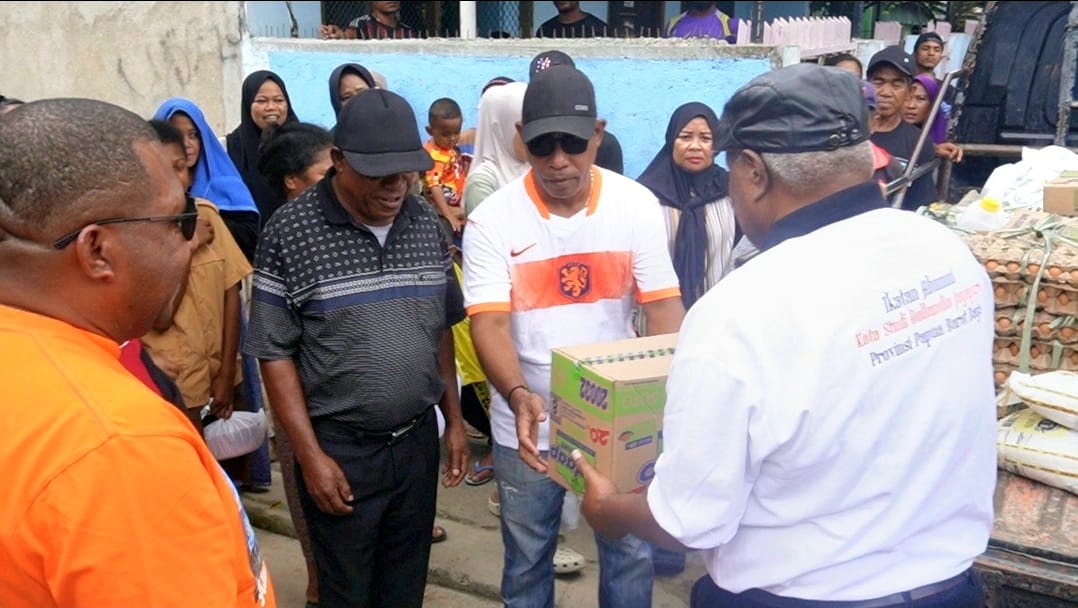Alumni Kota Studi Hollandia Jayapura Salurkan Bantuan untuk Korban Kebakaran Klademak Dua Pantai