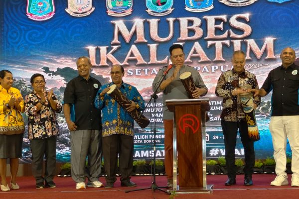 Mubes IKALJATIM di Sorong, Paulus Waterpauw Ajak Perkuat Persaudaraan dan Gotong Royong