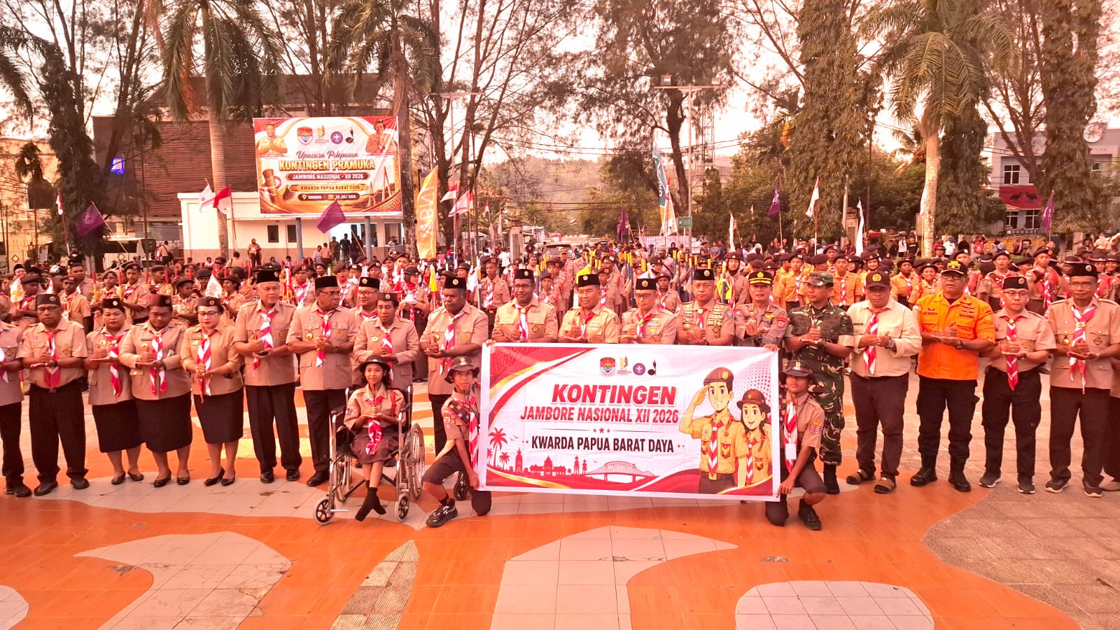 Gubernur Elisa Kambu Lepas Kontingen Pramuka Papua Barat Daya ke Jambore Nasional XII di Cibubur