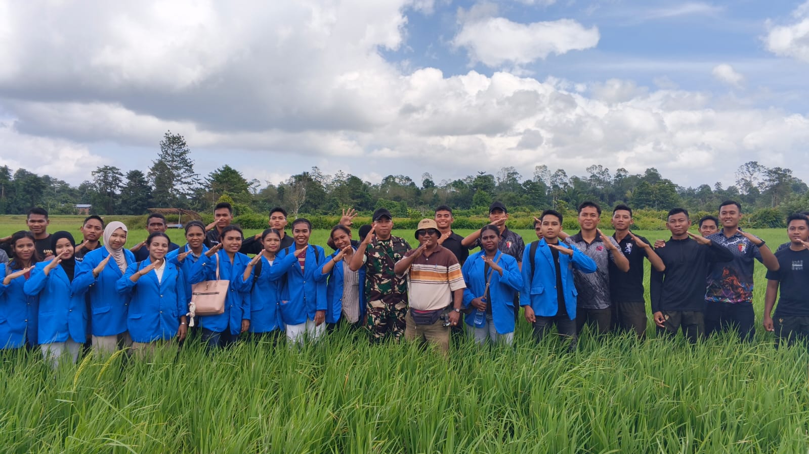 Mahasiswa Faperta Unamin Sorong Kunjungi Lahan CSR dan Kebun Percontohan Yonif TP 806