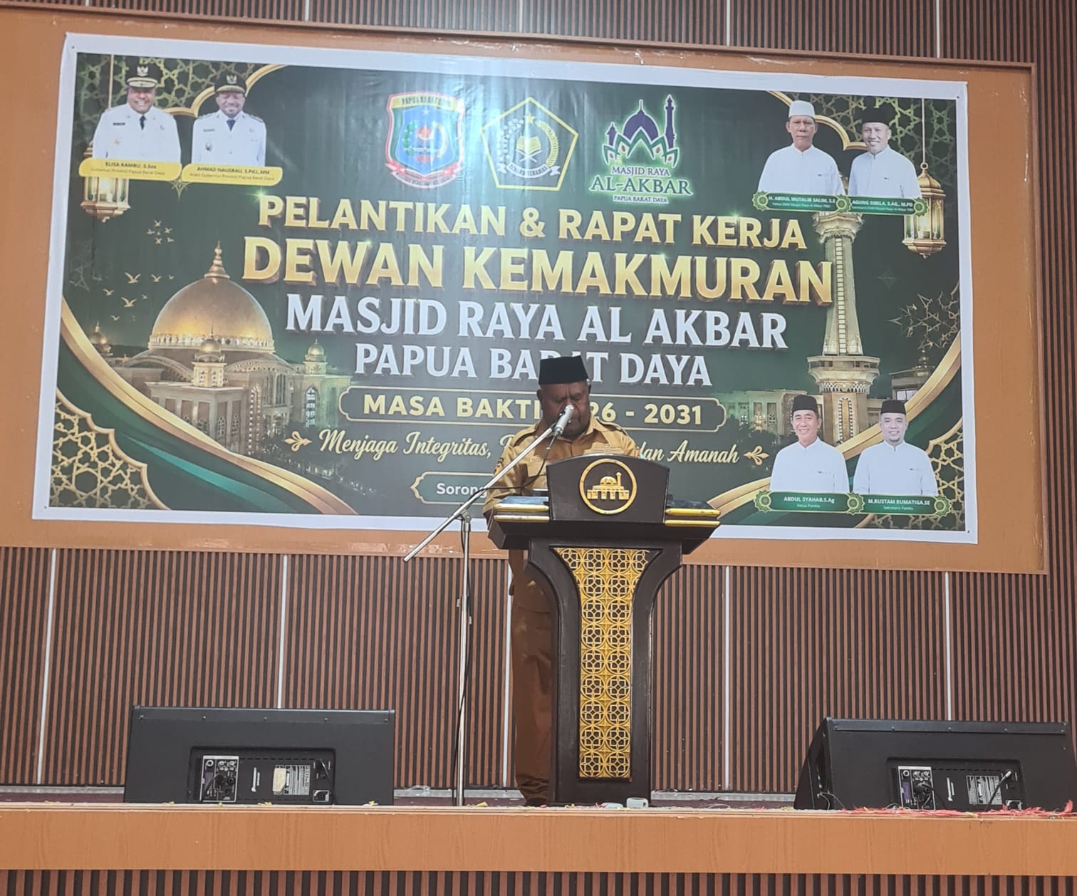 Gubernur Elisa Kambu Lantik Pengurus DKM Masjid Raya Al-Akbar Papua Barat Daya, Dorong Masjid Jadi Pusat Pembinaan Umat dan Generasi Muda