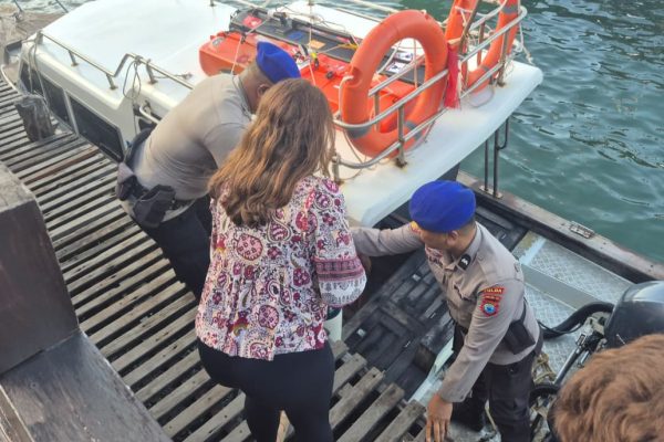 Jaga Keamanan Wisatawan, Tourist Police Polda Papua Barat Daya Patroli di Dermaga