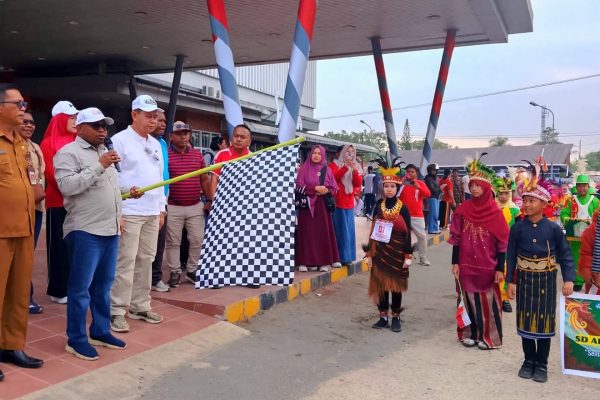 Wali Kota Septinus Lobat Lepas Gerak Jalan Kreasi Semarakkan HUT ke-81 RI