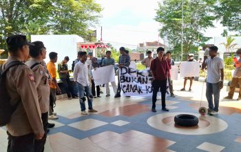 Mahasiswa Demo DPRK Kota Sorong, Soroti Pembahasan LHP BPK RI