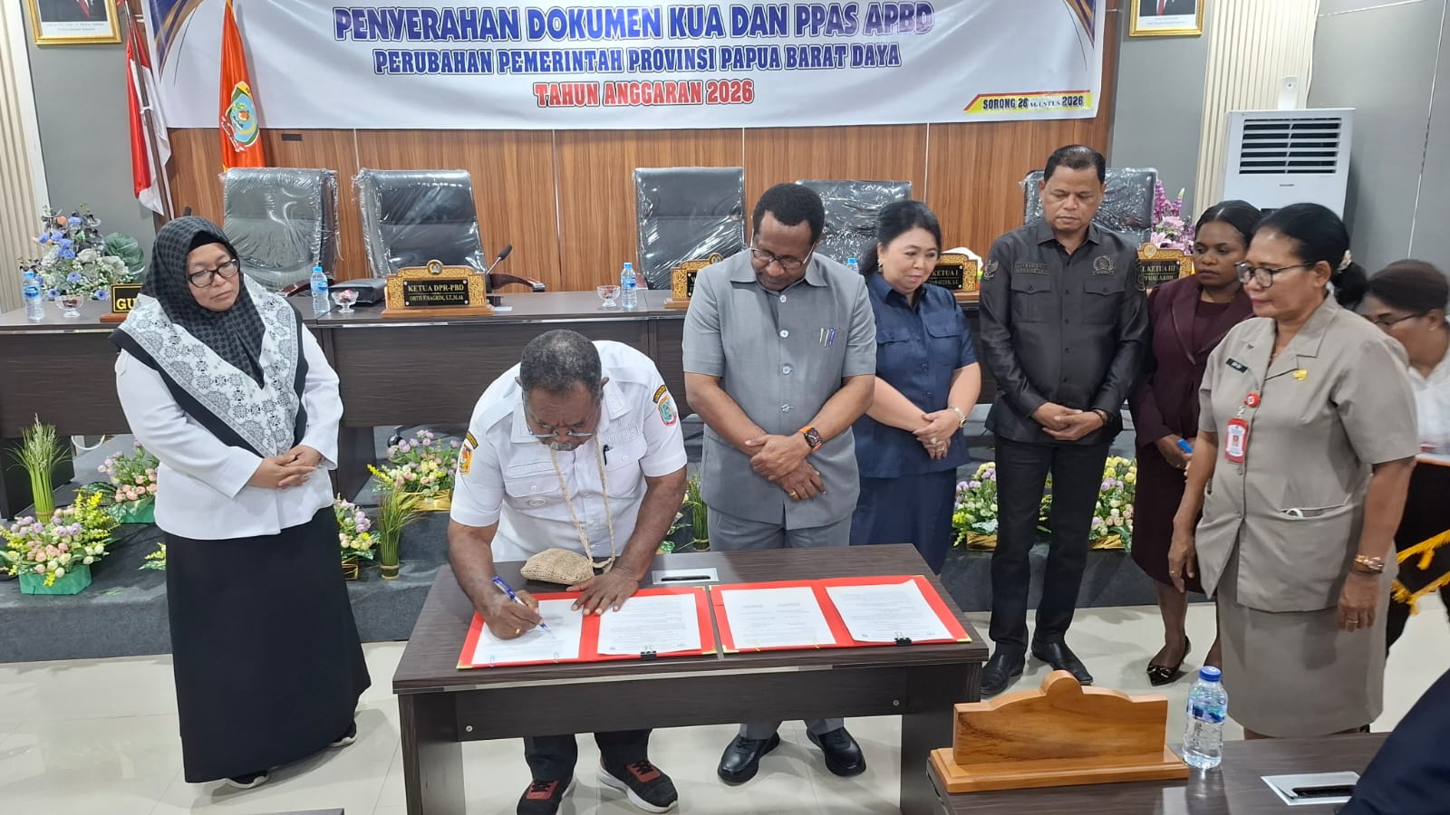 Gubernur Elisa Kambu Serahkan KUPA dan PPAS Perubahan APBD 2026, Target Pendapatan Naik Rp202,13 Miliar