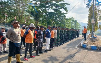 Kebakaran Hutan di Belakang Polres Meluas, BPBD Raja Ampat Kerahkan 100 Personel Yonif 863 BB