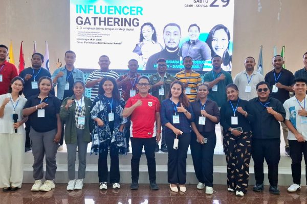 Dorong Promosi Wisata Digital, Disparekraf PBD Bekali 15 Influencer OAP dengan Peralatan Konten