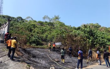 BREAKING NEWS: Kebakaran di Depan Telkom Waisai Berhasil Dipadamkan TRC BPBD Raja Ampat