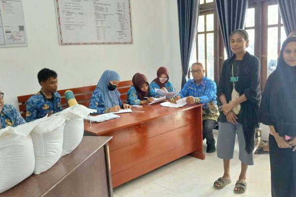 1.616 Warga Klasabi Terima Bantuan Beras, Kelurahan Salurkan 4.848 Karung untuk Tiga Bulan