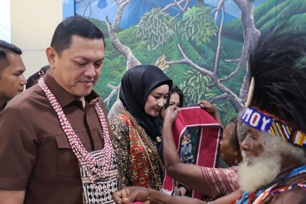 Kapolda PBD Brigjen Pol. Hengki Haryadi Tiba di Sorong, Disambut Jajaran Polda dan Forkopimda