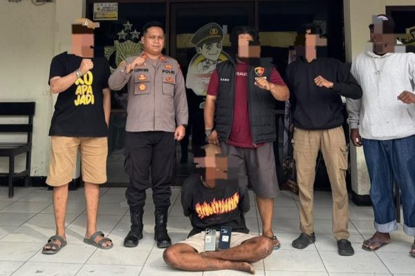 Tim Elang Polsek Sorong Barat Ringkus Terduga Begal, Parang dan Dua HP Diamankan