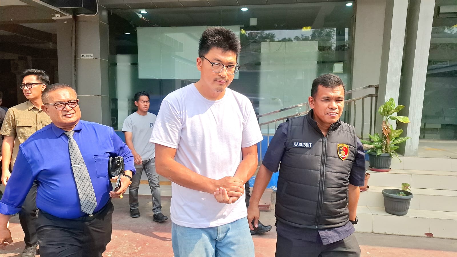 Imigrasi Sorong Serahkan Deteni WNA Berinisial WS ke Polda Papua Barat Daya