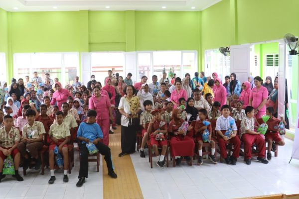Bhayangkari Peduli, 193 Paket Bingkisan untuk Siswa SLB Kota Sorong