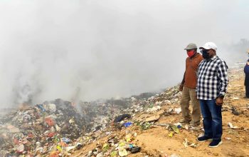 Asap Tebal Selimuti Kota Sorong, Wali Kota Turun Tinjau Kebakaran di TPA Makbon