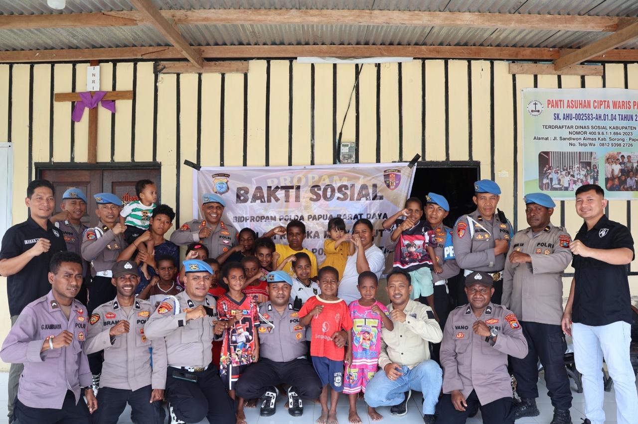 Sambut HUT ke-24 Propam Polri, Bidpropam Polda PBD Salurkan Sembako dan Air Bersih