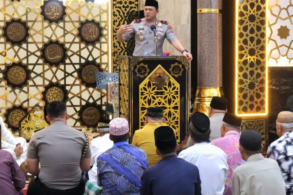 Kapolda PBD Pererat Silaturahmi dengan Jamaah Lewat Subuh Keliling di Masjid Raodah