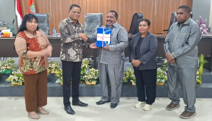 DPRP Papua Barat Daya Serahkan 6 Raperda ke MRP, 2 Raperdasus Ditargetkan Rampung Sebulan