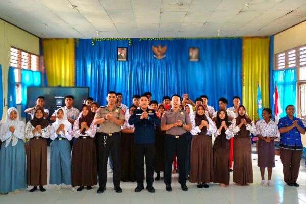 Polda Papua Barat Daya Edukasi Pelajar SMA Negeri 5 tentang Bahaya Judol, Pinjol dan Narkotika