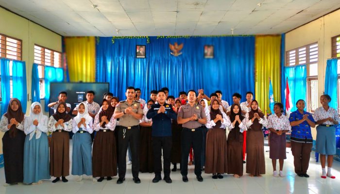 Polda Papua Barat Daya Edukasi Pelajar SMA Negeri 5 tentang Bahaya Judol, Pinjol dan Narkotika